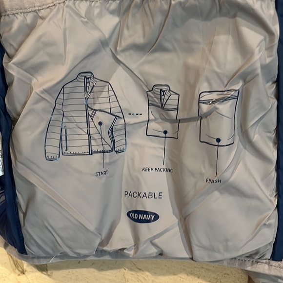 Old Navy Puffer Jacket. Size M(8). Packable. Has place for Name and Loop - Picture 7 of 8